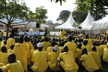 Inmates gather for plea bargaining in Uganda