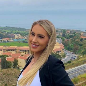 Sarah Devaney head shot